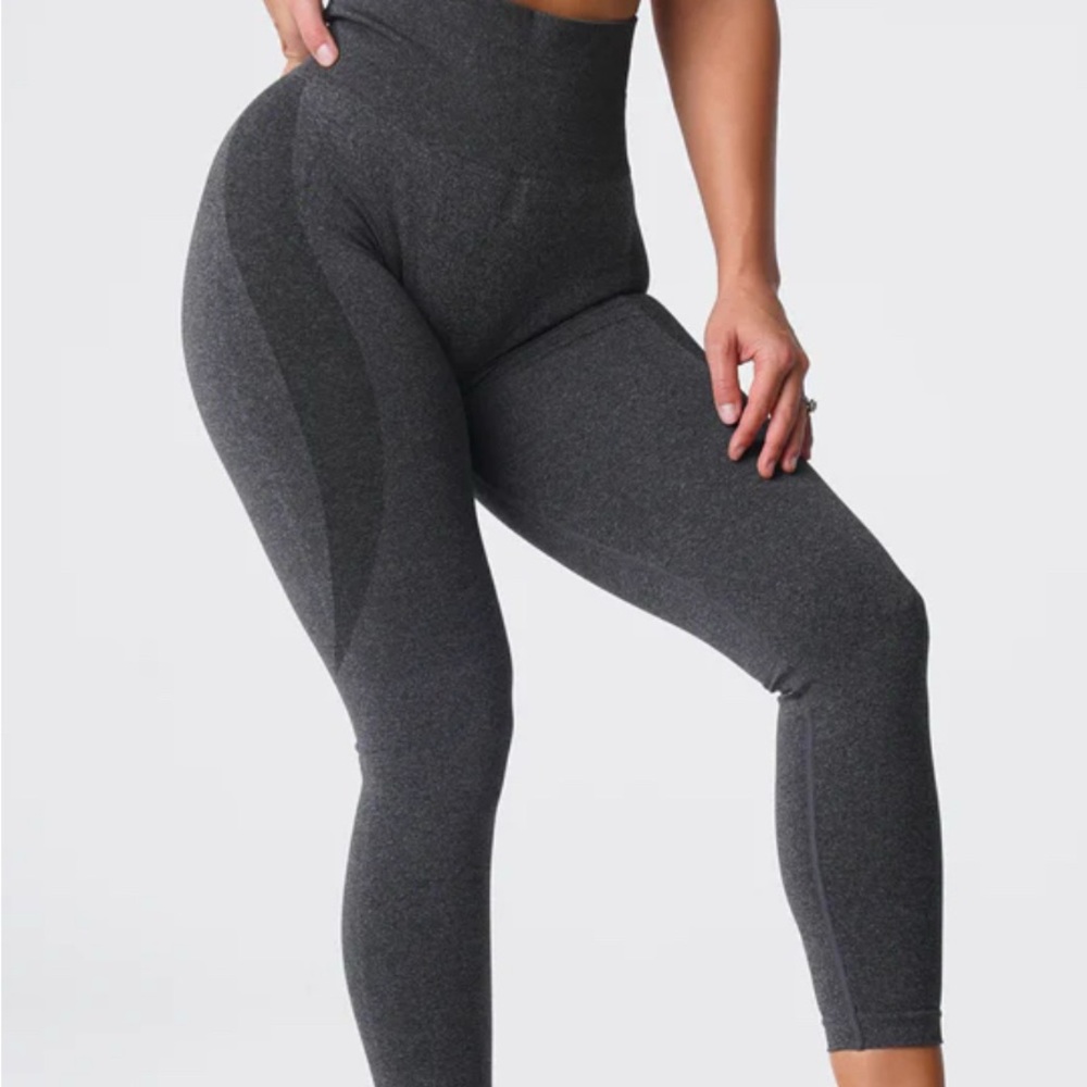 Like new NVGTN Black Speckled Contour Seamless Leggings - Picture 2 of 5